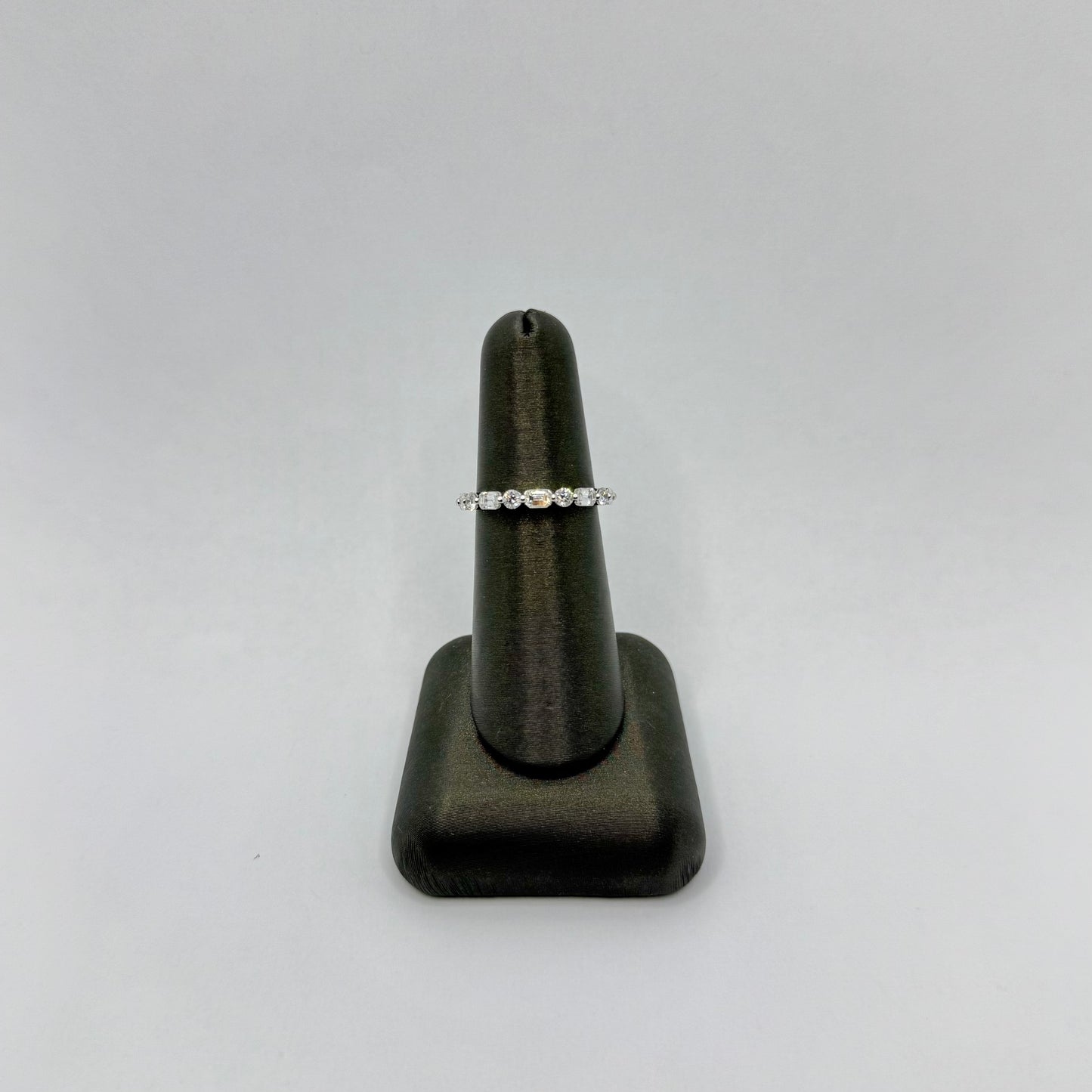 Alternating Round & Baguette Diamond Band