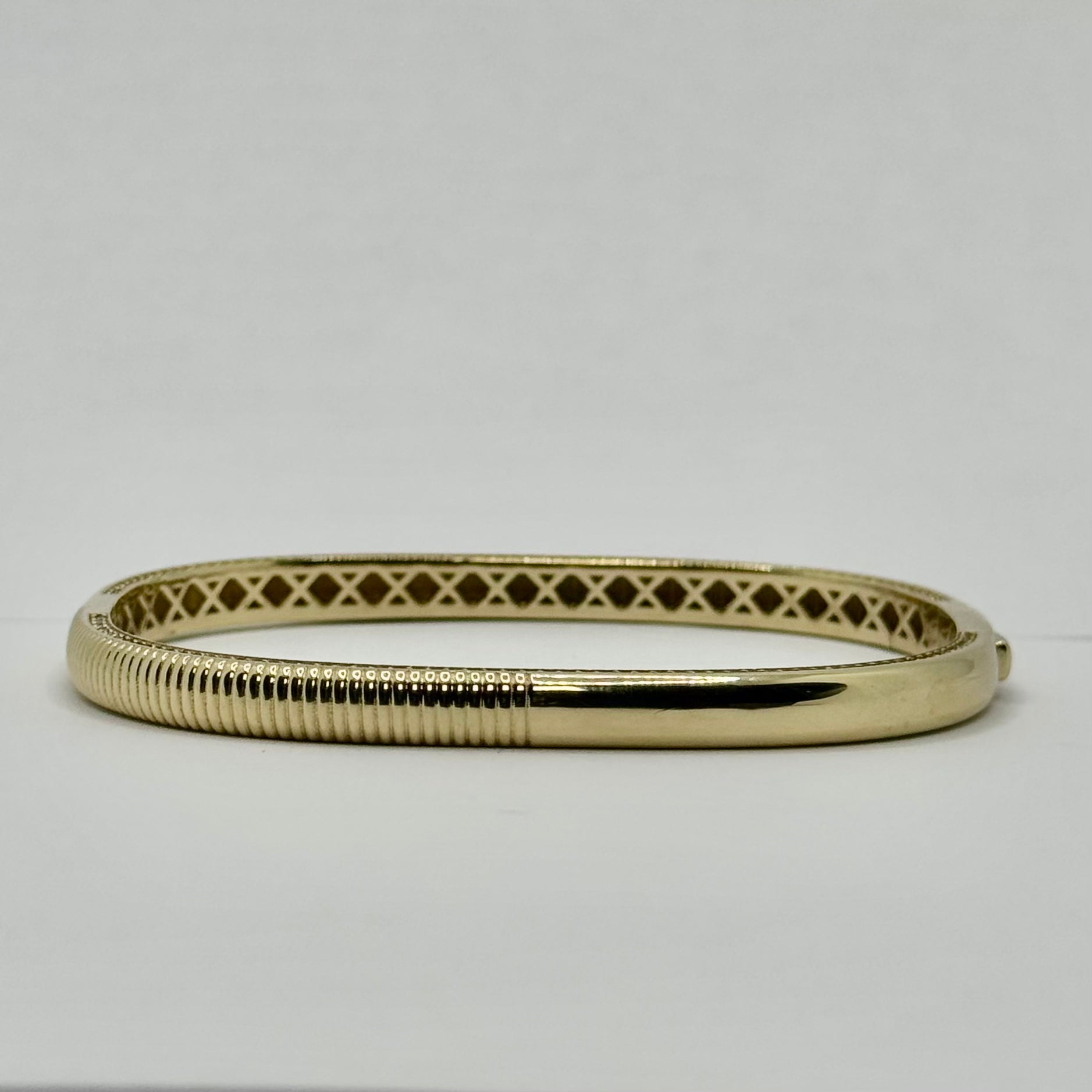 Ridge and Shine Diamond Bangle